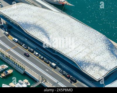 Vue de la nouvelle gare maritime de Salerne , Italie. Terminal by Zaha Hadid Architects fait partie intégrante du plan urbain de la ville. Banque D'Images