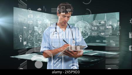 Docteur masculin caucasien portant des gommages, écrivant sur le presse-papiers Banque D'Images