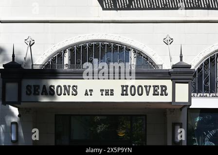 WHITTIER, CALIFORNIE - 28 APR 2024 : gros plan des saisons au panneau Hoover sur Greenleaf Avenue dans le quartier Uptown Whittier. Banque D'Images