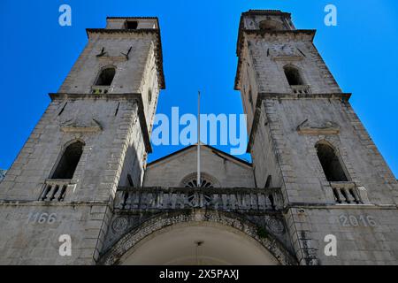 Cathédrale St Tryphons. Cathédrale catholique romaine dans le centre de Kotor, au Monténégro Banque D'Images