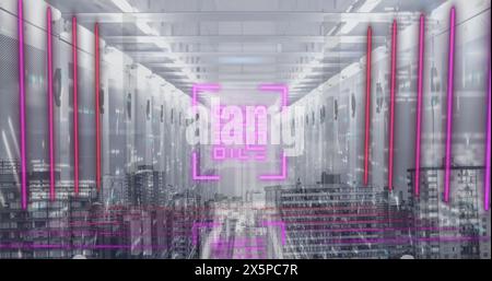 Image du code qr avec traitement des données sur l'interface numérique contre la salle de serveur Banque D'Images