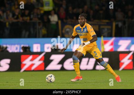 Frosinone, Italie. 10 mai 2024. Stadio Benito Stirpe, Frosinone, Italie - Caleb Okoli de Frosinone pendant le match de Serie A Football, Frosinone vs Internazionale Milan, 10 mai 2024 (photo par Roberto Ramaccia/Sipa USA) crédit : Sipa USA/Alamy Live News Banque D'Images