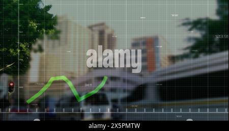 Image de graphiques et de chiffres changeants au fil du temps les gens marchent contre des bâtiments modernes Banque D'Images