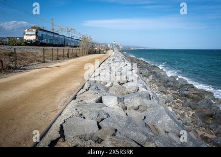 Plage de Cabrera de mar, élévation du niveau de la mer. El Maresme, Catalogne, Espagne Banque D'Images