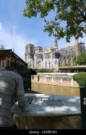 France. 10 mai 2024. © PHOTOPQR/VOIX DU NORD/Thierry Thorel ; 10/05/2024 ; Paris, le 10 mai 2024 - le chantier de notre Dame de Paris se poursuit, Alors que la date de réouverture du 8 décembre est toujours d'actualite, le chœur commence a retour forme - photo : Thierry Thorel/la voix du Nord Paris, le 10 mai 2024 - la capitale de la France accueillera les Jeux Olympiques et Paralympiques. Les préparatifs sont dans la foulée et les Jeux Olympiques sont partout crédit : MAXPPP/Alamy Live News Banque D'Images