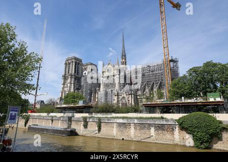 France. 10 mai 2024. © PHOTOPQR/VOIX DU NORD/Thierry Thorel ; 10/05/2024 ; Paris, le 10 mai 2024 - le chantier de notre Dame de Paris se poursuit, Alors que la date de réouverture du 8 décembre est toujours d'actualite, le chœur commence a retour forme - photo : Thierry Thorel/la voix du Nord Paris, le 10 mai 2024 - la capitale de la France accueillera les Jeux Olympiques et Paralympiques. Les préparatifs sont dans la foulée et les Jeux Olympiques sont partout crédit : MAXPPP/Alamy Live News Banque D'Images