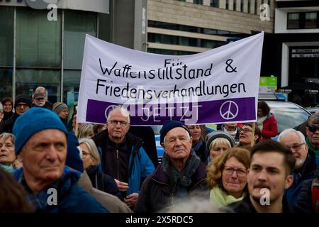 Francfort, Allemagne, 24 février 2024. Démo "L'anniversaire de l'attaque russe contre l'Ukraine". Banque D'Images