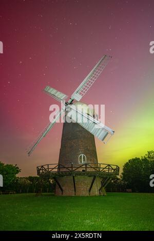 Exposition étonnante d'Aurora Borealis aka Northern Lights dans le sud de l'Angleterre, Berkshire et Wiltshire en mai 2024 Banque D'Images