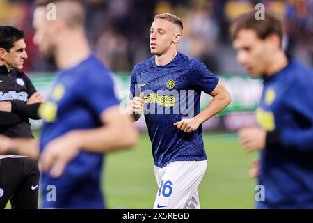 Le milieu de terrain italien de l’Inter Davide Frattesi regarde pendant le match de football Serie A entre Frosinone Calcio et Inter au stade Benito Stirpe à Frosinone, en Italie, le 10 mai 2024. Banque D'Images