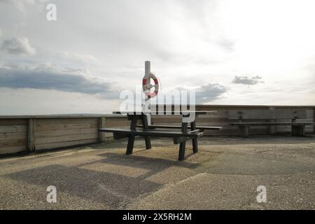 Tranquillité après-midi au port de Mols Bjerge, Danemark : un coin salon serein baigné de soleil. Banque D'Images