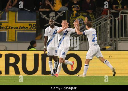 10 mai 2024, Stadio Benito Stirpe, Frosinone, Italie ; Serie A Football; Frosinone contre l'Internazionale Milan ; Davide Frattesi du FC Internazionale Milano jubilate après avoir marqué le but 0-1 à la 19e minute crédit : Roberto Ramaccia/Alamy Live News Banque D'Images