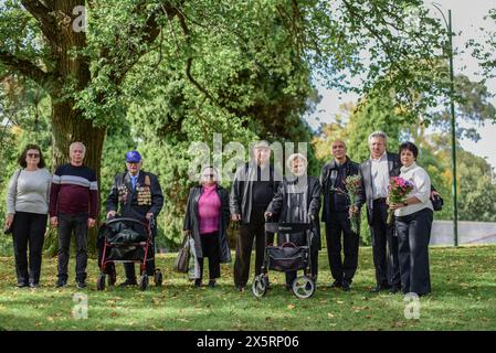 Melbourne, Australie. 11 mai 2024. Des anciens combattants de l'Union soviétique, des membres d'une association d'anciens combattants et des membres de leur famille sont vus au Sanctuaire du souvenir à Melbourne, en Australie. Ce service honore les vétérans de la seconde Guerre mondiale de l'ex-Union soviétique. Cérémonie honorant le service et le sacrifice des Victoriens venus en Australie de l'ex-Union soviétique et impliqués dans la seconde Guerre mondiale. Nous nous souvenons également des 79 années qui se sont écoulées depuis la fin de la seconde Guerre mondiale et des sacrifices qui ont contribué à apporter victoire et liberté à tous. Crédit : SOPA images Limited/Alamy Live News Banque D'Images