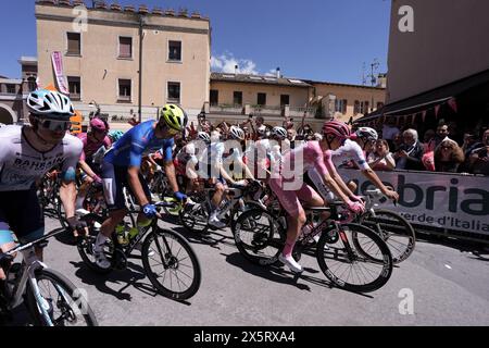 Spoleto, Italie. 11 mai 2024. Le départ de l'étape 8 du Giro d'Italia de Spoleto à Prati di Tivo, 11 mai 2024 Italie. (Photo de Massimo Paolone/LaPresse) crédit : LaPresse/Alamy Live News Banque D'Images