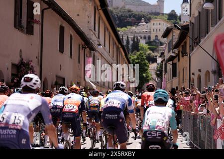 Spoleto, Italie. 11 mai 2024. Le départ de l'étape 8 du Giro d'Italia de Spoleto à Prati di Tivo, 11 mai 2024 Italie. (Photo de Massimo Paolone/LaPresse) crédit : LaPresse/Alamy Live News Banque D'Images