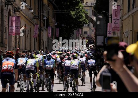 Spoleto, Italie. 11 mai 2024. Le départ de l'étape 8 du Giro d'Italia de Spoleto à Prati di Tivo, 11 mai 2024 Italie. (Photo de Marco Alpozzi/LaPresse) crédit : LaPresse/Alamy Live News Banque D'Images