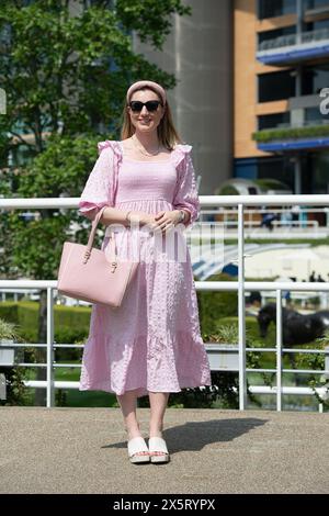 Ascot, Berkshire, Royaume-Uni. 11 mai 2024. C'était une belle journée ensoleillée à Ascot Racecourse aujourd'hui dans le Berkshire alors que les coureurs glam sont arrivés pour la Peroni Nastrol Azzurro Victoria Cup Raceday. Crédit : Maureen McLean/Alamy Live News Banque D'Images