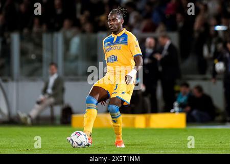 Frosinone, Italie. 10 mai 2024. Caleb Okoli de Frosinone Calcio lors du match de Serie A TIM entre Frosinone Calcio et le FC Internazionale au Stadio Benito Stirpe le 10 mai 2024 à Frosinone, Italie. Crédit : Giuseppe Maffia/Alamy Live News Banque D'Images