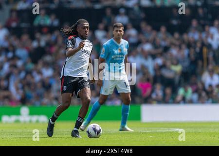 Alex Iwobi de Fulham en action lors du match de premier League entre Fulham et Manchester City à Craven Cottage, Londres, Angleterre, le 11 mai 2024. Photo de Grant Winter. Utilisation éditoriale uniquement, licence requise pour une utilisation commerciale. Aucune utilisation dans les Paris, les jeux ou les publications d'un club/ligue/joueur. Crédit : UK Sports pics Ltd/Alamy Live News Banque D'Images