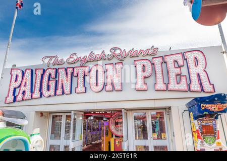 L'entrée de Paignton Pier sur la Riviera anglaise, Devon. Banque D'Images