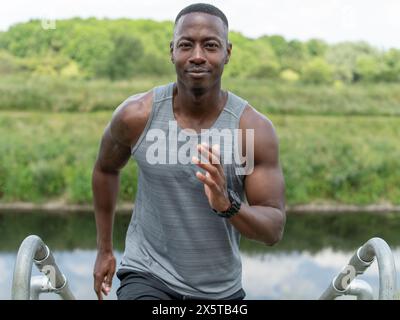 Portrait d'homme exerçant à l'extérieur Banque D'Images
