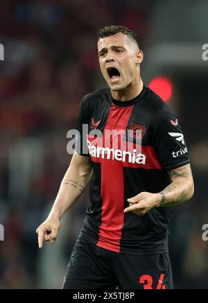 LEVERKUSEN, ALLEMAGNE - 09 MAI : granit Xhaka de Bayer Leverkusen réagit lors de la demi-finale de l'UEFA Europa League 2023/24 entre Bayer 04 Leverkusen et AS Roma à la BayArena le 09 mai 2024 à Leverkusen, Allemagne. © diebilderwelt / Alamy Stock Banque D'Images