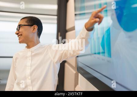 Chef d'équipe faisant la présentation dans le bureau Banque D'Images