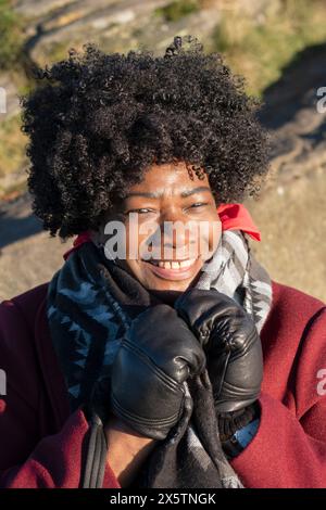 Portrait d'une femme âgée en vêtements d'hiver Banque D'Images