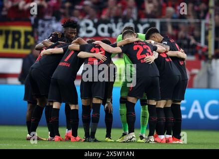 LEVERKUSEN, ALLEMAGNE - 09 MAI : les joueurs de Leverkusen avant la demi-finale de l'UEFA Europa League 2023/24 entre le Bayer 04 Leverkusen et L'AS Roma à BayArena le 09 mai 2024 à Leverkusen, Allemagne. © diebilderwelt / Alamy Stock Banque D'Images