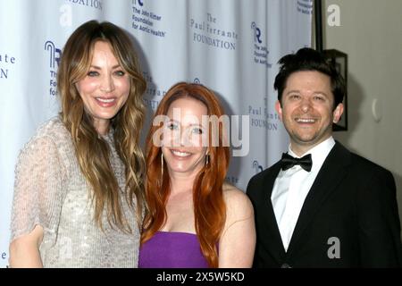 Los Angeles, États-Unis. 09 mai 2024. LOS ANGELES - 9 MAI : Kaley Cuoco, Amy Davidson, Martin Spanjers à la John Ritter Foundation soirée du cœur Gala au Sunset Room le 9 mai 2024 à Los Angeles, CA (photo de Katrina Jordan/Sipa USA) crédit : Sipa USA/Alamy Live News Banque D'Images