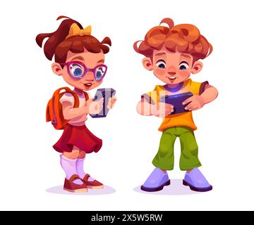 Enfants jouant à un jeu sur téléphone portable. Ensemble d'illustration vectorielle de dessin animé de petit garçon et fille avec sac à dos debout et à l'aide d'un smartphone. Mignon joyeux smil Illustration de Vecteur