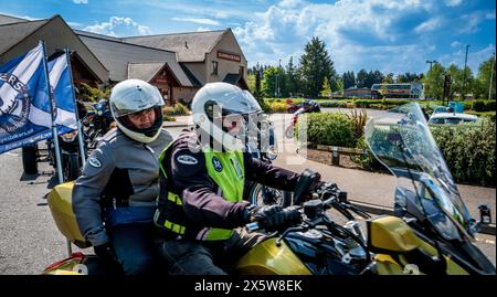 Édimbourg, Écosse - 11 mai 2024 OUI les motards partent d'Édimbourg à Moffat, Écosse pour soutenir l'indépendance. Banque D'Images