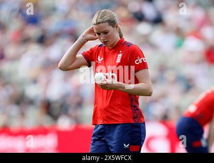 L'anglaise Lauren Bell lors du premier match féminin IT20 à Edgbaston, Birmingham. Date de la photo : samedi 11 mai 2024. Banque D'Images