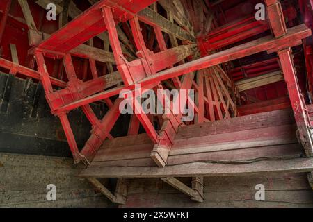 Détail de la roue à aubes en bois de la drague à roue latérale Captain Meriwether Lewis exposée dans un quai sec à Brownville, Nebraska Banque D'Images