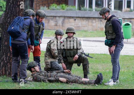 Wroclaw, Wroclaw, Pologne. 11 mai 2024. Des exercices ont eu lieu à l'Université militaire des forces terrestres à Wroclaw dans le cadre du programme ''train with the Army''. Ces exercices sont très populaires parmi les jeunes. (Crédit image : © Krzysztof Zatycki/ZUMA Press Wire) USAGE ÉDITORIAL SEULEMENT! Non destiné à UN USAGE commercial ! Banque D'Images
