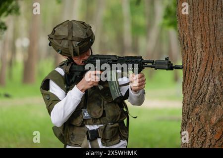Wroclaw, Wroclaw, Pologne. 11 mai 2024. Des exercices ont eu lieu à l'Université militaire des forces terrestres à Wroclaw dans le cadre du programme ''train with the Army''. Ces exercices sont très populaires parmi les jeunes. (Crédit image : © Krzysztof Zatycki/ZUMA Press Wire) USAGE ÉDITORIAL SEULEMENT! Non destiné à UN USAGE commercial ! Banque D'Images