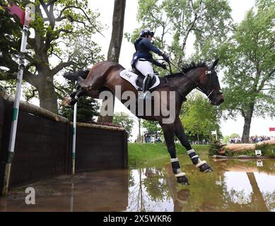 Badminton Estate, Gloucestershire, Royaume-Uni. 11 mai 2024. 2024 MARS Badminton Horse Trials jour 4 ; Kylie Roddy (GBR) Riding SRSKANDO pendant le Cross Country le jour 4 crédit : action plus Sports/Alamy Live News Banque D'Images