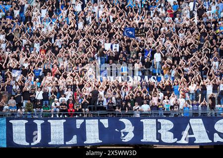 Naples, Italie. 11 mai 2024. Supporters de la SSC Napoli lors de la série A TIM match entre la SSC Napoli et le Bologna FC au Stadio Diego Armando Maradona le 11 mai 2024 à Naples, Italie crédit : Giuseppe Maffia/Alamy Live News Banque D'Images