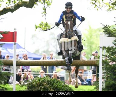 Badminton Estate, Gloucestershire, Royaume-Uni. 11 mai 2024. 2024 MARS Badminton Horse Trials jour 4 ; William Levett (AUS) Riding HUBERTHUS AC pendant le Cross Country le jour 4 crédit : action plus Sports/Alamy Live News Banque D'Images