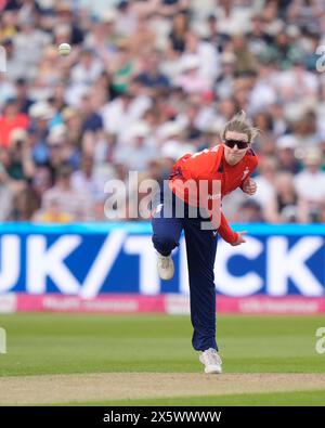 Edgbaston, Birmingham, Royaume-Uni. 11 mai 2024. 1st Vitality Womens T20 International, Angleterre contre Pakistan ; Charlie Dean of England in bowling action Credit : action plus Sports/Alamy Live News Banque D'Images