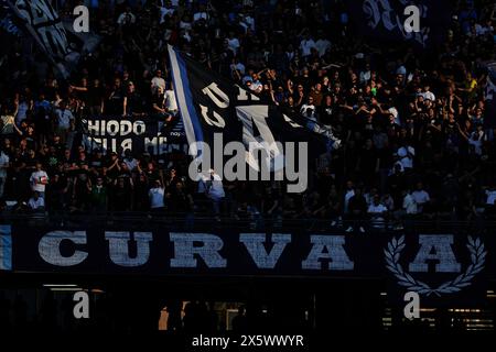 Naples, Italie. 11 mai 2024. Les supporters de Napoli encouragent le match de football Serie A entre la SSC Napoli et le Bologna FC au stade Diego Armando Maradona à Naples (Italie), le 11 mai 2024. Crédit : Insidefoto di andrea staccioli/Alamy Live News Banque D'Images