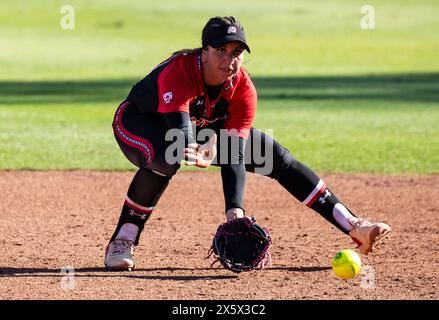 10 mai 2024 Palo Alto CA U.S.A. Aliya Belarde (23), infidieuse de l'Utah, joue sur le terrain lors de la demi-finale G1 du tournoi de softball NCAA PAC 12 entre les Utah Utes et le Cardinal de Stanford. Utah a battu Stanford 2-1 au Boyd & Jill Smith Family Stadium Palo Alto Calif. Thurman James/CSM Banque D'Images