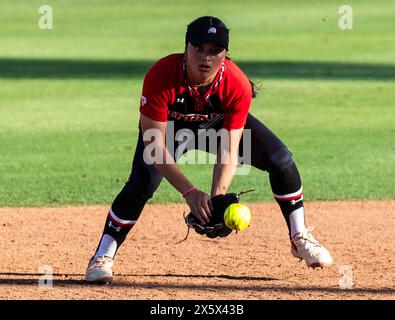 10 mai 2024 Palo Alto CA U.S.A. L'infielder de l'Utah Shonty Passi (11) joue sur le terrain lors de la demi-finale G1 du tournoi de softball NCAA PAC 12 entre les Utah Utes et le Stanford Cardinal. Utah a battu Stanford 2-1 au Boyd & Jill Smith Family Stadium Palo Alto Calif. Thurman James/CSM Banque D'Images