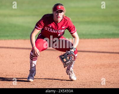 10 mai 2024 Palo Alto CA États-Unis Stanford troisième infielder de base Jade Berry (10) sur le terrain lors de la demi-finale G1 du tournoi de softball NCAA PAC 12 entre Utes et le Cardinal de Stanford. Utah a battu Stanford 2-1 au Boyd & Jill Smith Family Stadium Palo Alto Calif. Thurman James/CSM Banque D'Images