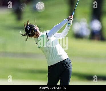 Clifton, NJ, États-Unis. 11 mai 2024. Yuri Yoshida, japonaise, regarde son fairway tiré lors de la troisième manche de la Cognizant Founders Cup au Upper Montclair Country Club à Clifton, New Jersey Mike Langish/CSM/Alamy Live News Banque D'Images