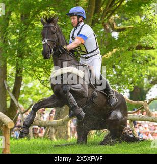 Badminton Horse Trials Cross Country - Gloucestershire, Royaume-Uni. 11 mai 2024. Francis Whittington sur DHI Purple Rain au 18e. Crédit photo : Mark pain/Alamy Live News Banque D'Images