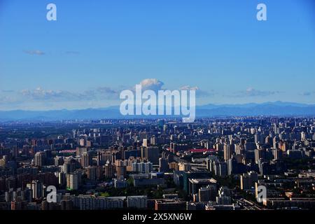 PÉKIN, CHINE - 11 MAI 2024 - des gratte-ciel sont photographiés depuis la tour de télévision centrale de 238 mètres de haut à Pékin, Chine, le 11 mai 2024. ACC Banque D'Images