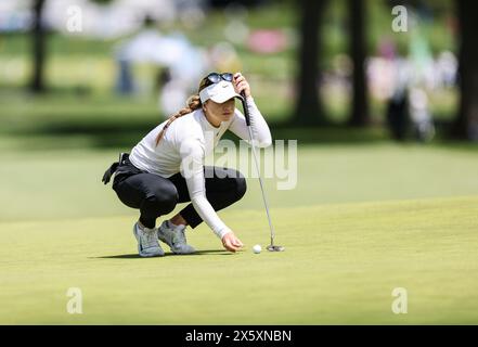 Clifton, NJ, États-Unis. 11 mai 2024. Gabriela Ruffels aligne son putt lors du troisième tour de la Coupe des fondateurs de Cognizant au Upper Montclair Country Club à Clifton, NJ Mike Langish/CSM/Alamy Live News Banque D'Images