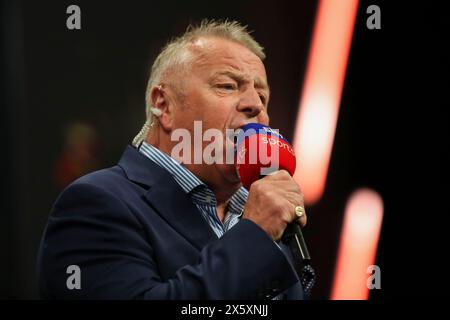 Leeds, Royaume-Uni. 09 mai 2024. John McDonald PDC's Master of Ceremonies pendant la BetMGM premier League Darts 2024, nuit 15, Leeds à la First Direct Arena, Leeds, Angleterre, Royaume-Uni le 9 mai 2024 crédit : Every second Media/Alamy Live News Banque D'Images