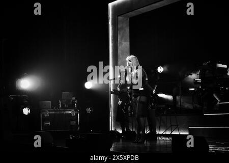 Paloma Faith se produit au Stockton Globe lors de sa tournée britannique 2024. Crédit image : James Hind/Alamy. Banque D'Images