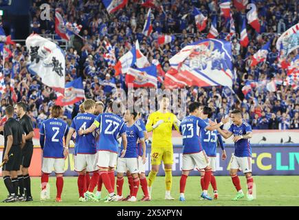 Yokohama, Japon. 11 mai 2024. Les joueurs japonais Yokohama F. Marinos célèbrent leur victoire sur le milieu de terrain Al Ain FC des Émirats arabes Unis lors du match final de la première manche de l'AFC Champions League (ACL) à Yokohama, dans la banlieue de Tokyo, le samedi 11 mai 2024. Yokohama F. Marinos bat Al Ain FC lors du premier match de la finale ACL 2-1. (Photo de Yoshio Tsunoda/AFLO) Banque D'Images